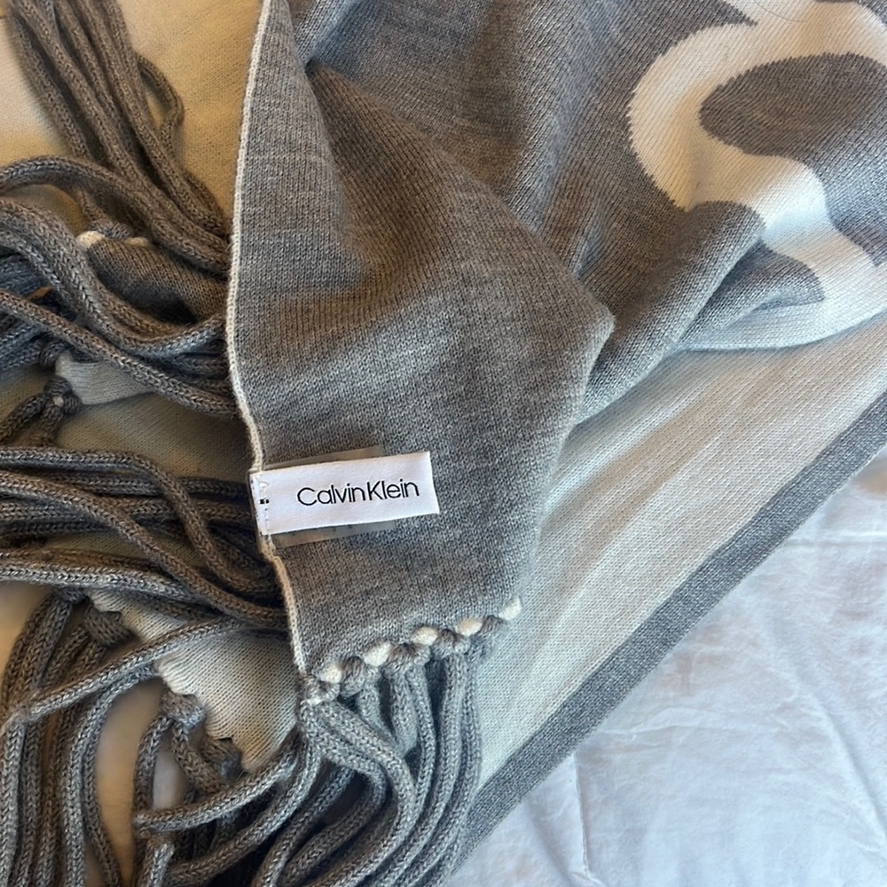 Calvin Klein reversible scarf